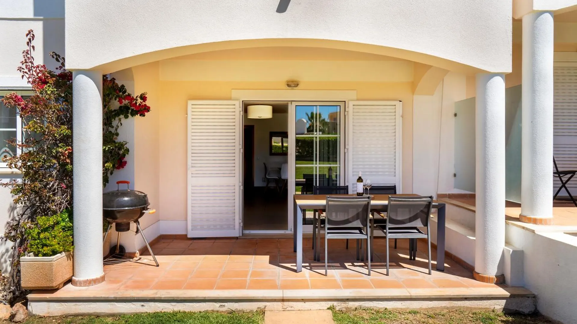 Apartamento no Condomínio Baia Village com Piscina Albufeira 0*,